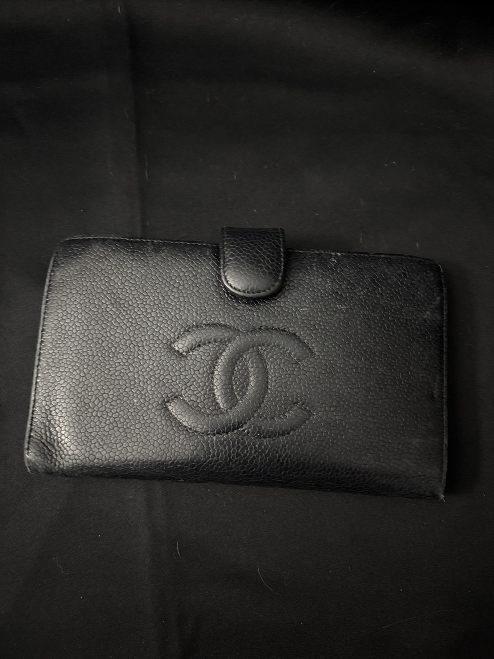 CHANEL Black Quilted CC-Emblem Leather wallet
